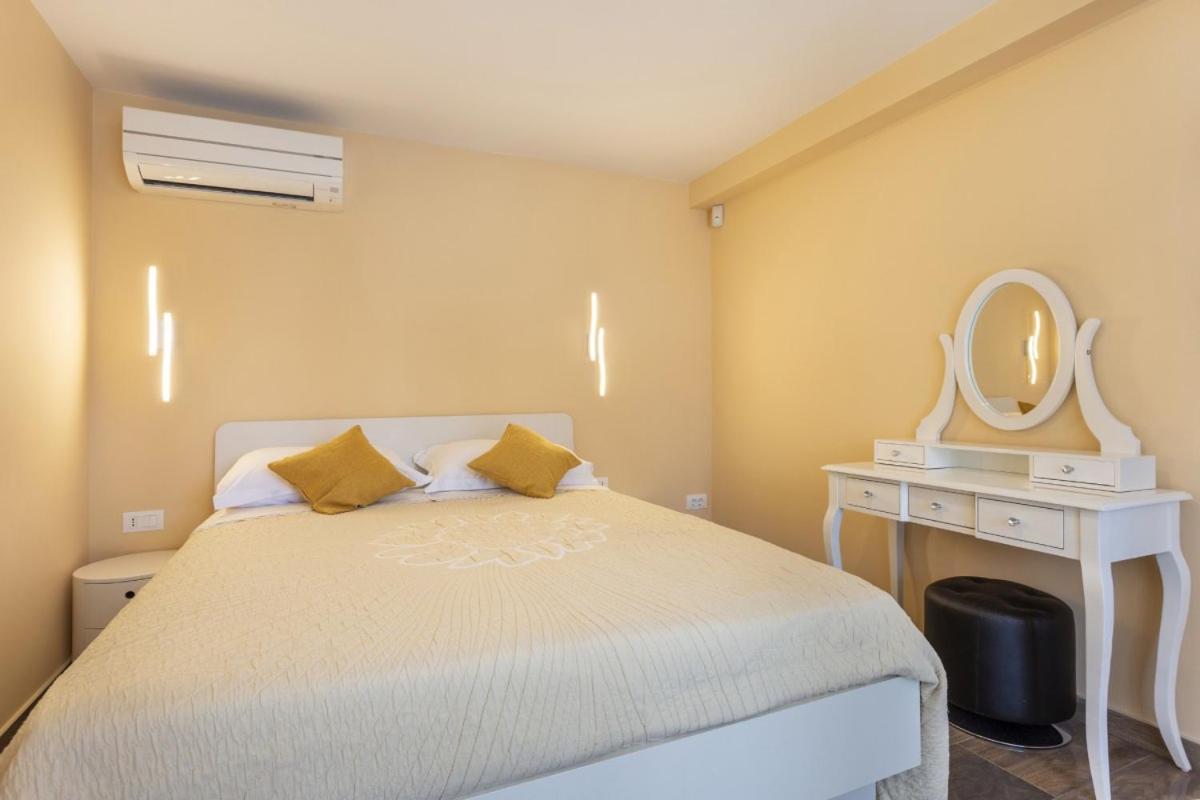 Villa Vita In Porec - Haus Fuer 6-8 Personen Kaštelir Εξωτερικό φωτογραφία