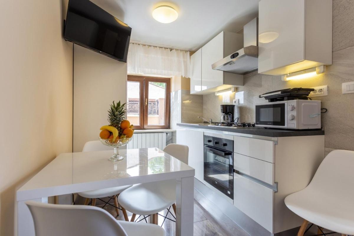 Villa Vita In Porec - Haus Fuer 6-8 Personen Kaštelir Εξωτερικό φωτογραφία