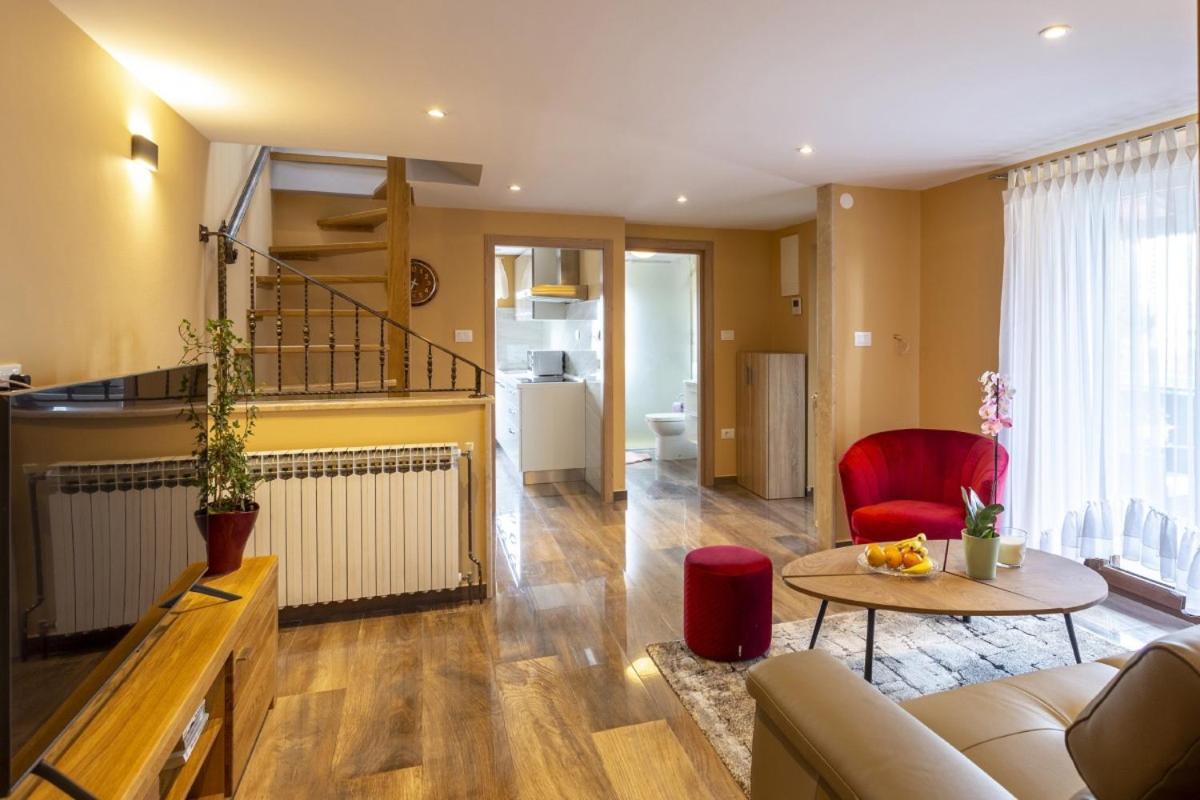 Villa Vita In Porec - Haus Fuer 6-8 Personen Kaštelir Εξωτερικό φωτογραφία