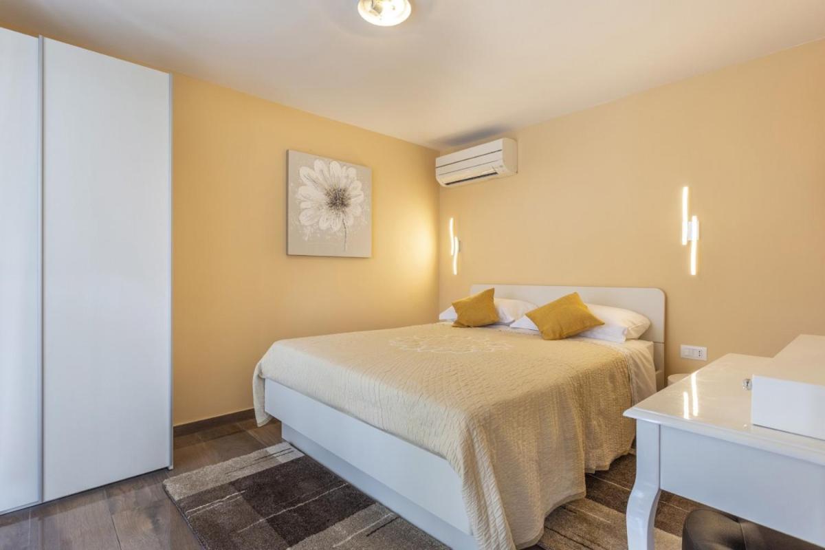 Villa Vita In Porec - Haus Fuer 6-8 Personen Kaštelir Εξωτερικό φωτογραφία